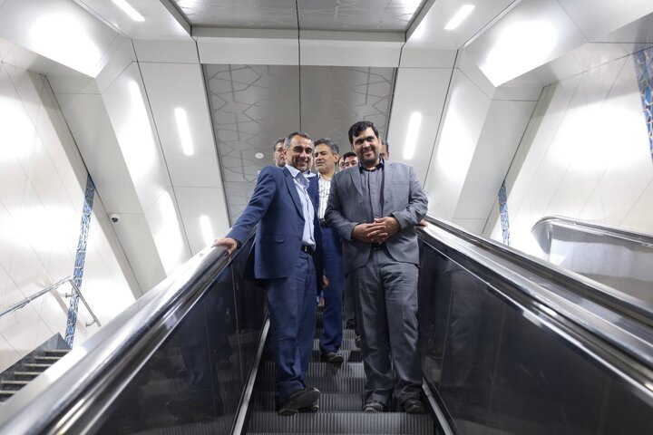 بازدید نماینده وزیر و مدیرکل امور اقتصادی و دارایی خراسان رضوی از خط 3 قطار شهری مشهد