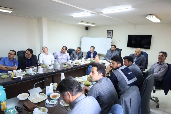 بازدید نماینده وزیر و مدیرکل امور اقتصادی و دارایی خراسان رضوی از خط 3 قطار شهری مشهد