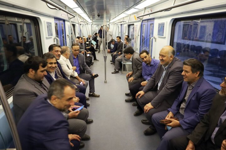 بازدید نماینده وزیر و مدیرکل امور اقتصادی و دارایی خراسان رضوی از خط 3 قطار شهری مشهد