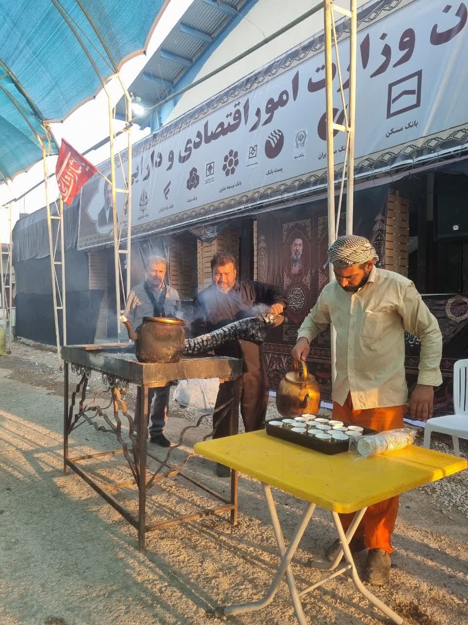 با آغاز به کار و خدمات رسانی، شور حسینی در موکب مردمی شهدای کارکنان وزارت امور اقتصادی و دارایی  در مرز چذابه بالا گرفت