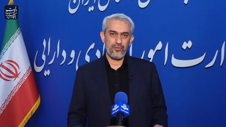 دشمنان همزمان با جنگ نظامی، اقتصاد کشور را هدف گرفتند