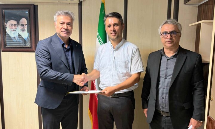 تجلیل مدیرکل امور اقتصادی و دارایی مازندران از خبرنگار روزنامه «حرف مازندران»