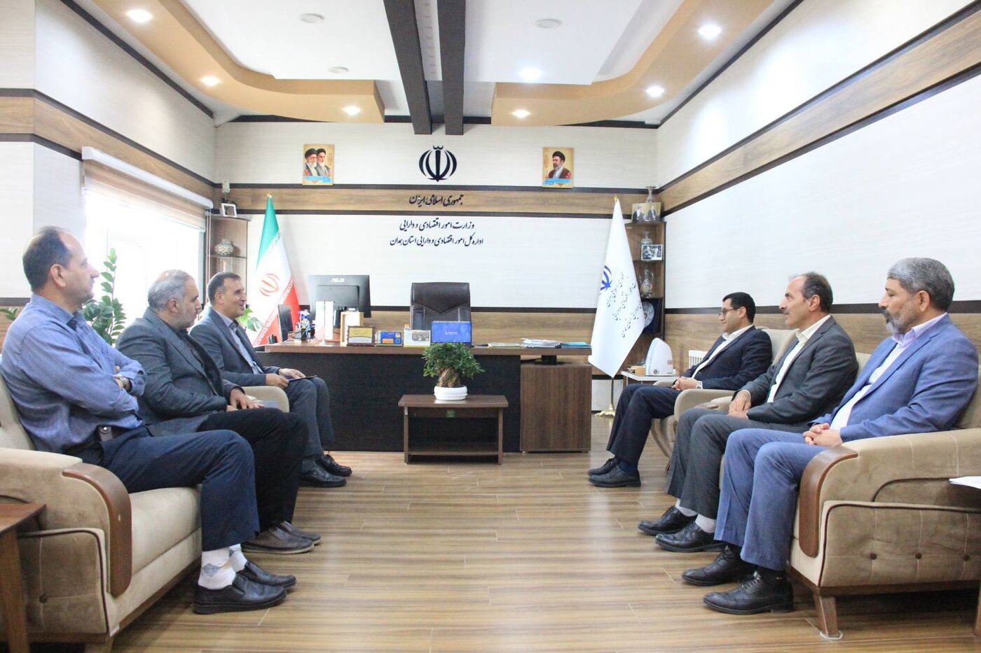 دیدار نماینده وزیر اقتصاد در استان با رئیس جهاد دانشگاهی