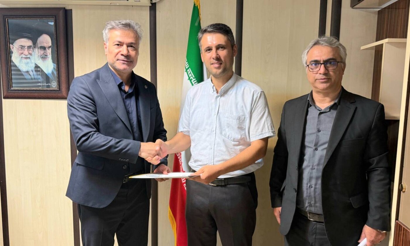 تجلیل مدیرکل امور اقتصادی و دارایی مازندران از خبرنگار روزنامه «حرف مازندران»