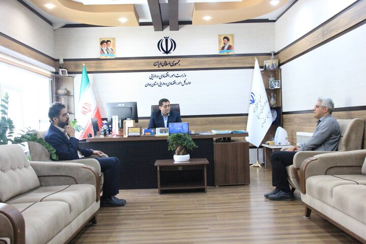 گفتگو نماینده وزیراقتصاد با مدیر مسئول رسانه خبری هگمتانه آنلاین