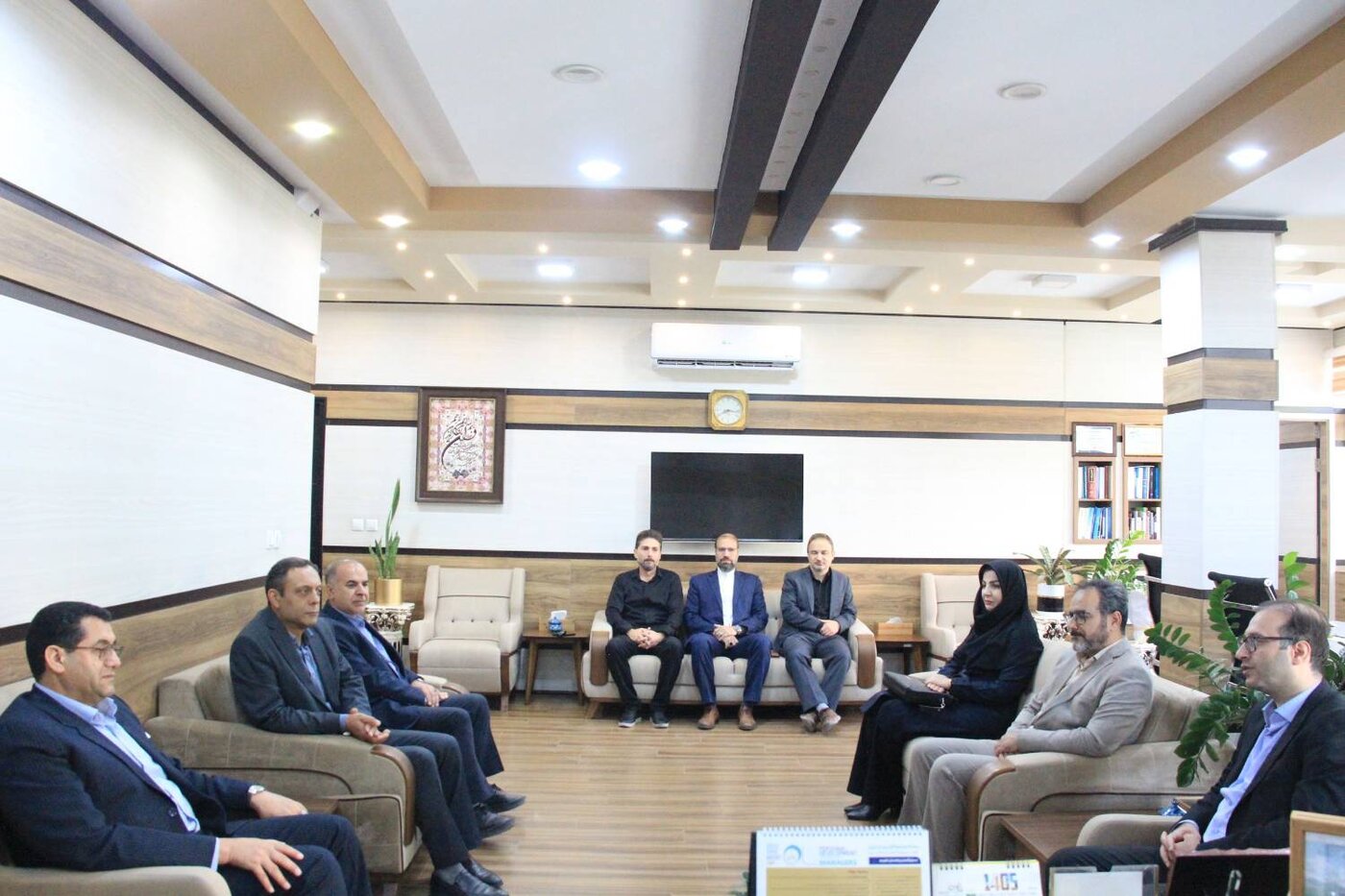 نشست مشترک مدیرکل نوسازی مدارس با نماینده وزیر اقتصاد در استان