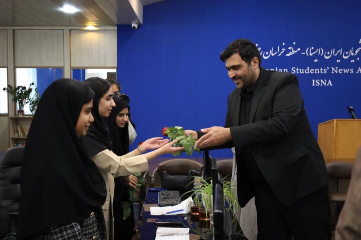 بازدید مدیرکل امور اقتصادی و دارایی استان خراسان رضوی از خبرگزاری ایسنا به مناسبت گرامیداشت هفته خبرنگار