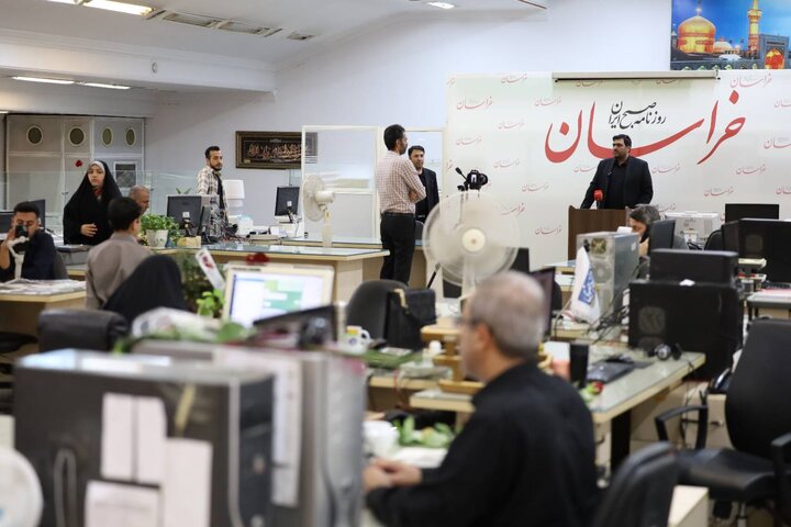 بازدید مدیرکل امور اقتصادی و دارایی خراسان رضوی از روزنامه خراسان به مناسبت هفته خبرنگار