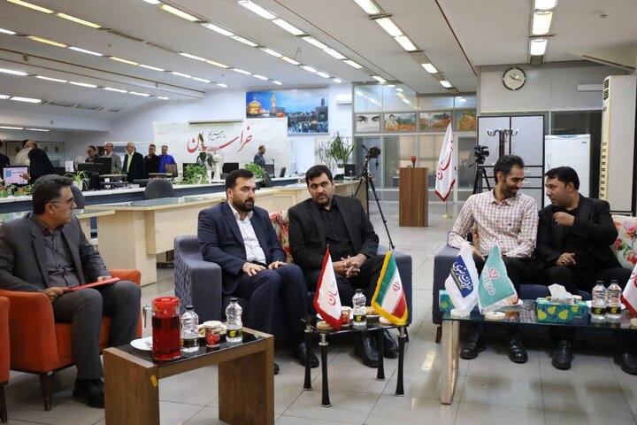 بازدید مدیرکل امور اقتصادی و دارایی خراسان رضوی از روزنامه خراسان به مناسبت هفته خبرنگار