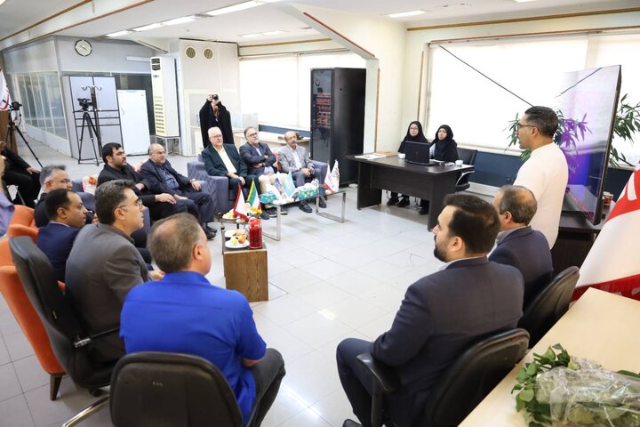 بازدید مدیرکل امور اقتصادی و دارایی خراسان رضوی از روزنامه خراسان به مناسبت هفته خبرنگار