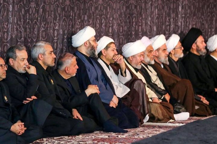 حضور وزیر اقتصاد در آیین خطبه‌خوانی شب شهادت امام رضا(ع) در حرم مطهر رضوی
