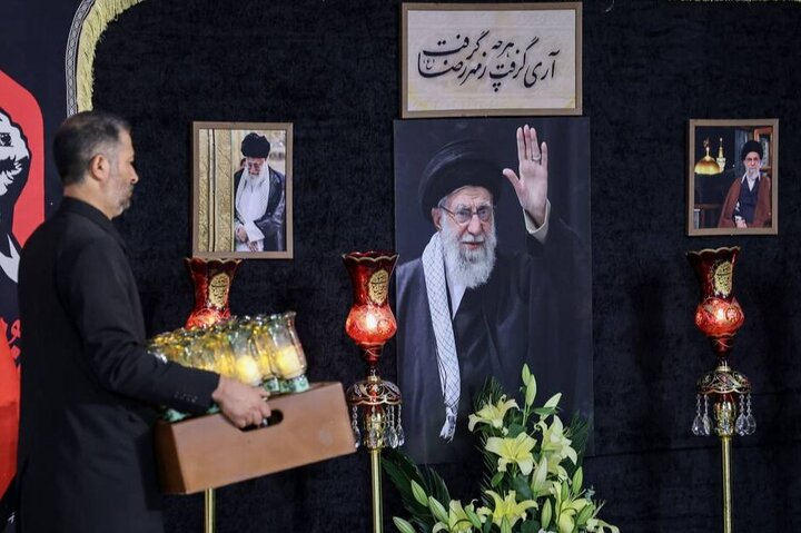 حضور وزیر اقتصاد در آیین خطبه‌خوانی شب شهادت امام رضا(ع) در حرم مطهر رضوی