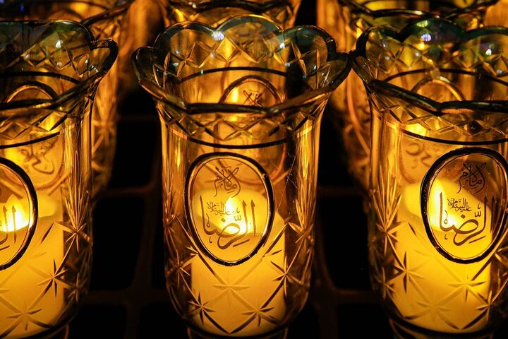 حضور وزیر اقتصاد در آیین خطبه‌خوانی شب شهادت امام رضا(ع) در حرم مطهر رضوی