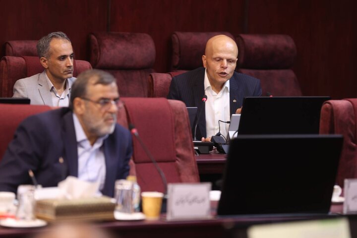 نشست مشترک وزیر اقتصاد با دبیر شورا و مدیران مناطق آزاد