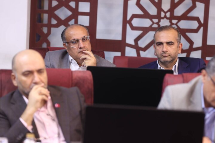 نشست مشترک وزیر اقتصاد با دبیر شورا و مدیران مناطق آزاد