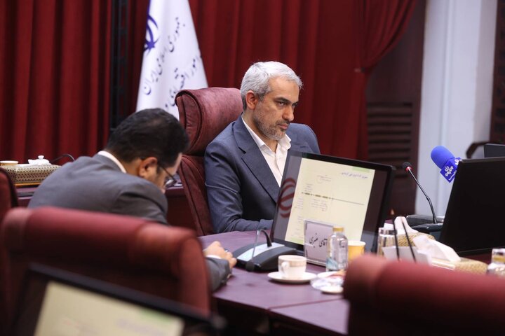 نشست مشترک وزیر اقتصاد با دبیر شورا و مدیران مناطق آزاد