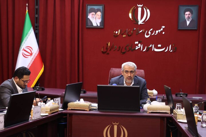 نشست مشترک وزیر اقتصاد با دبیر شورا و مدیران مناطق آزاد