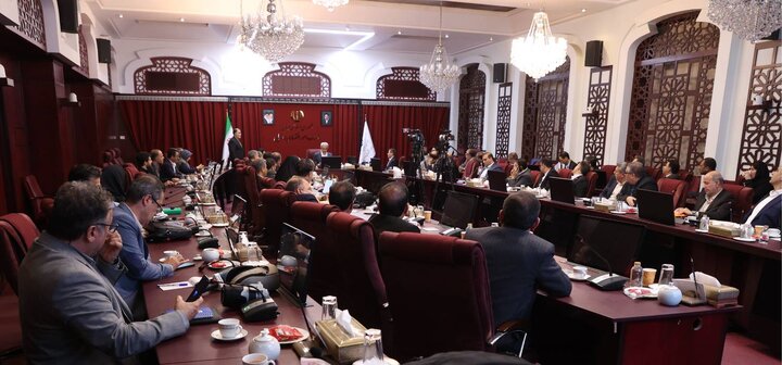 نشست مشترک وزیر اقتصاد با دبیر شورا و مدیران مناطق آزاد