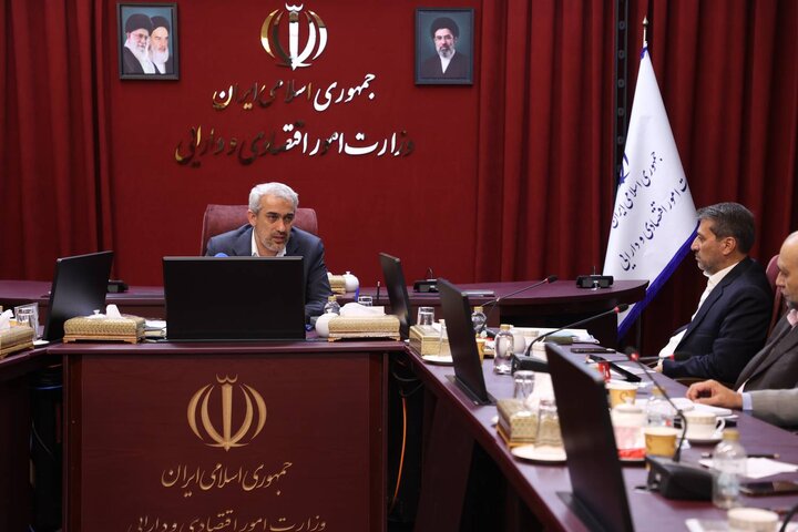 نشست مشترک وزیر اقتصاد با دبیر شورا و مدیران مناطق آزاد
