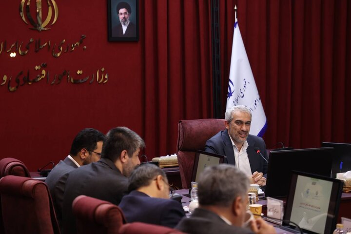 نشست مشترک وزیر اقتصاد با دبیر شورا و مدیران مناطق آزاد