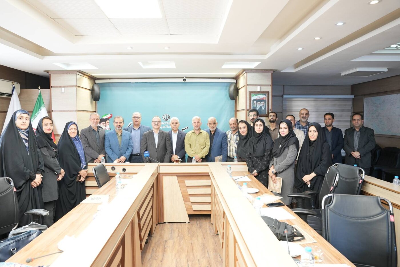 برگزاری نشست خبری و تجلیل از خبرنگاران و رسانه‌های فعال در اداره کل امور اقتصادی و دارایی گیلان