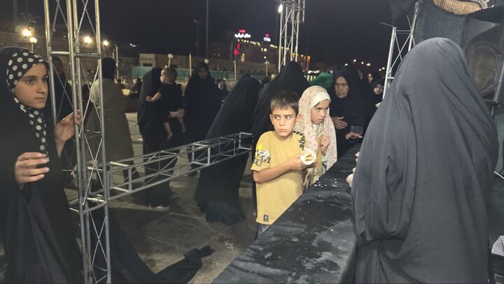 آلبوم تصویری آغاز خدمت رسانی موکب بانک ملی ایران در ایام پایانی ماه صفر با حضور نیره مظهر مدیرکل امور اقتصادی و دارایی استان قم
