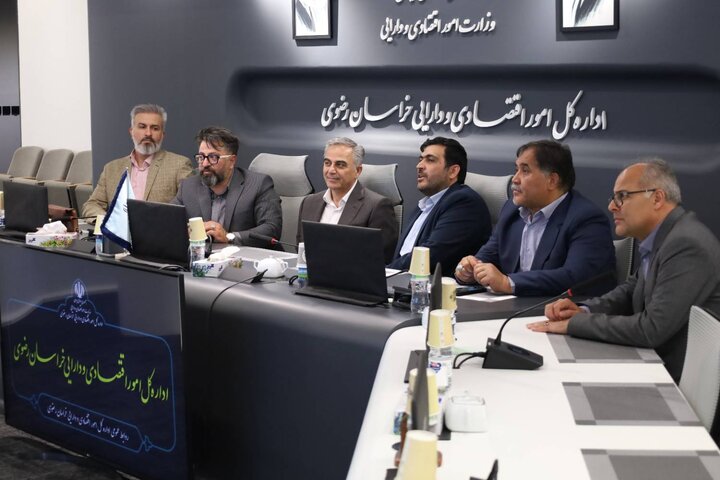 بازدید مدیرکل امور رفاهی و پشتیبانی وزارت امور اقتصادی و دارایی از بخش‌های مختلف اداره کل امور اقتصادی و دارایی خراسان رضوی