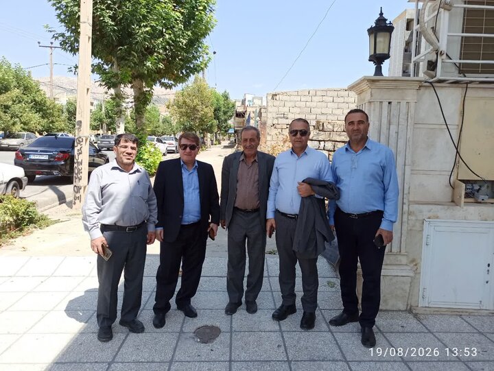 تجلیل مدیرکل امور اقتصادی و دارایی کهگیلویه و بویراحمد از آزادگان این اداره‌کل