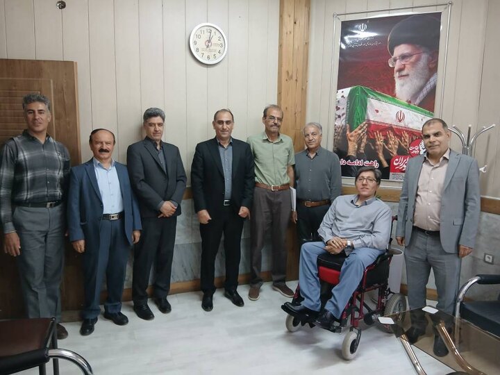 تجلیل از جانباز سرافراز «بهمن عمو رضایی» در اداره کل امور اقتصادی و دارایی