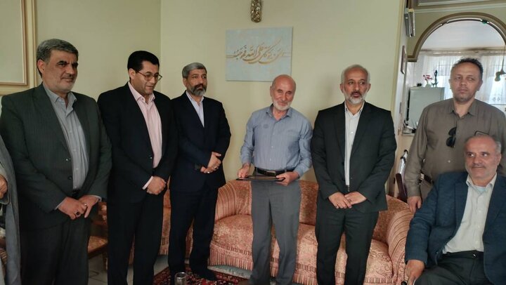 دیدار نماینده وزیر اقتصاد در استان با آزاده سرافراز دفاع مقدس