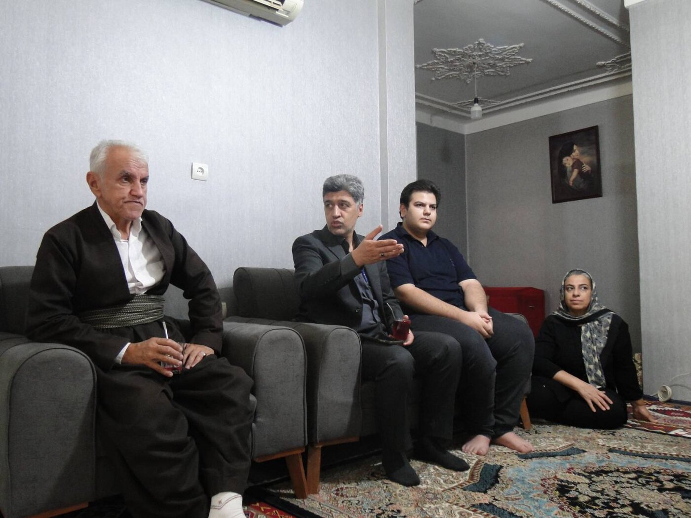 تجلیل از خانواده مرحوم آزاده و جانباز «عطا الله حمل کرد» به مناسبت سالروز بازگشت آزادگان
