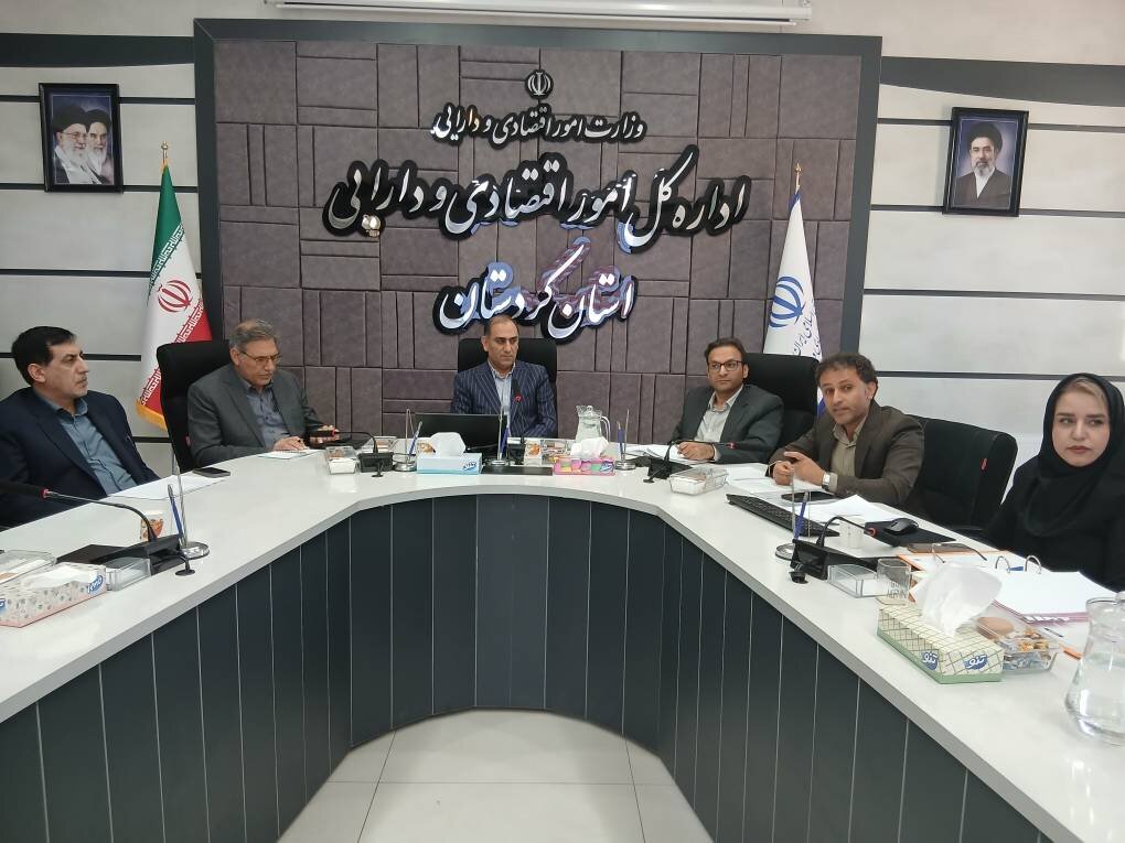 جلسه کارگروه استانی مستندسازی املاک فاقد سند دستگاه‌های اجرایی با هدف اجرای دقیق آیین‌نامه تبصره ۸ ماده ۱۰ قانون الزام به ثبت رسمی معاملات اموال غیرمنقول، با حضور مدیران ارشد اقتصادی و مسئولان دستگاه‌های اجرایی استان برگزار شد.