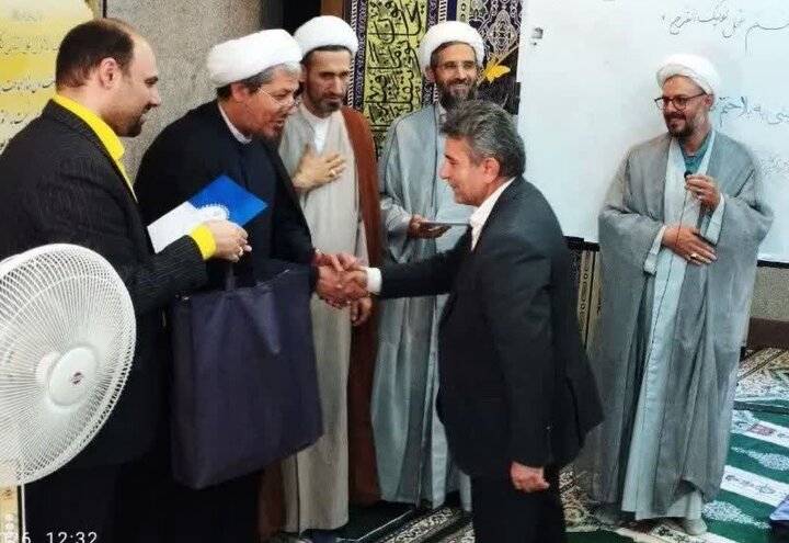 آلبوم تصویری مراسم تجلیل از آزادگان در اداره کل با حضور دبیر و مسئولانی از ستاد اقامه نماز استان
