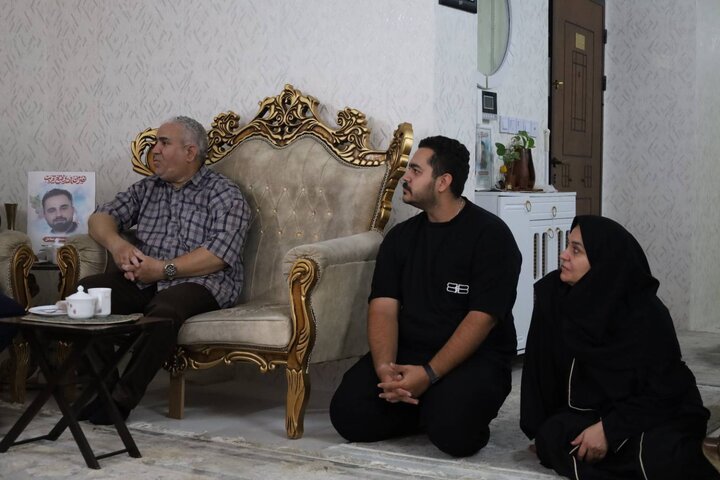 دیدار  مدیرکل امور اقتصادی و دارایی خراسان رضوی با خانواده شهید سیدمصطفی صفادل