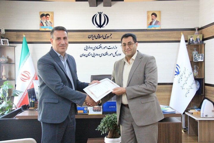 دیدار و گفتگو رئیس جهاد دانشگاهی همدان با نماینده وزیر اقتصاد در استان