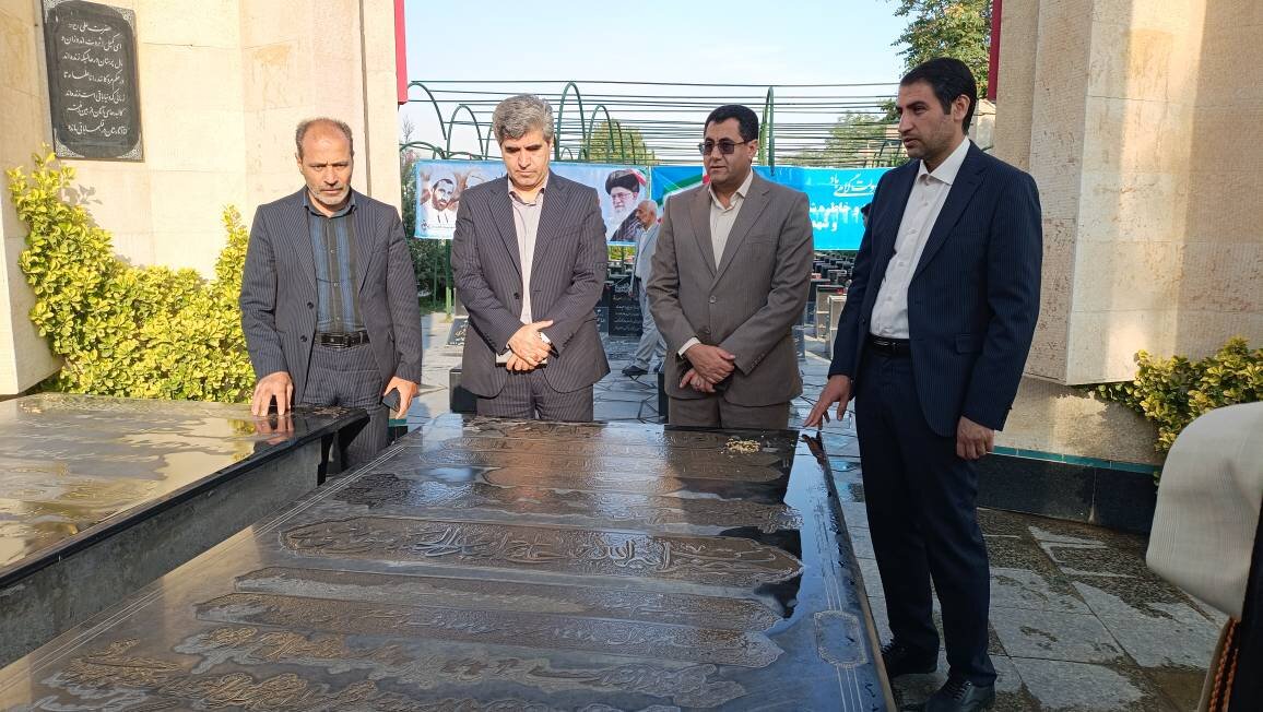 تجدید میثاق مدیرکل امور اقتصادی و دارایی همدان با آرمان‌های شهدا در نخستین روز هفته دولت