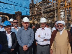 بازدید وزیر اقتصاد از دو پتروشیمی آسیب دیده در جنگ رمضان