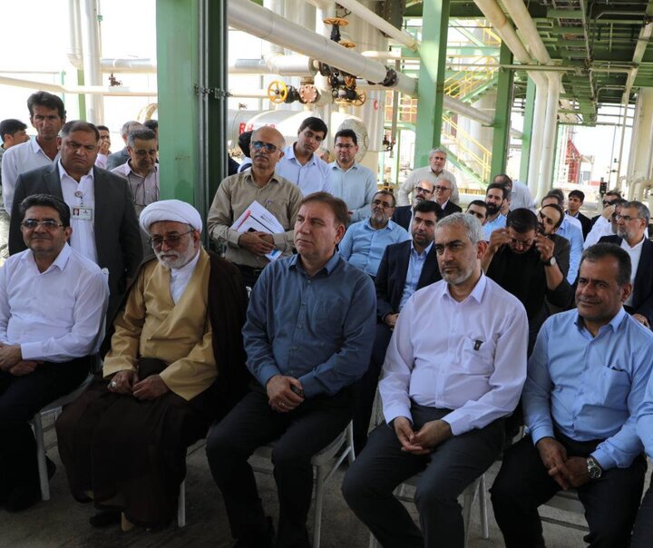 بازدید وزیر اقتصاد از یک طرح سرمایه‌گذاری خارجی تولید روزانه یک میلیون لیتر بنزین