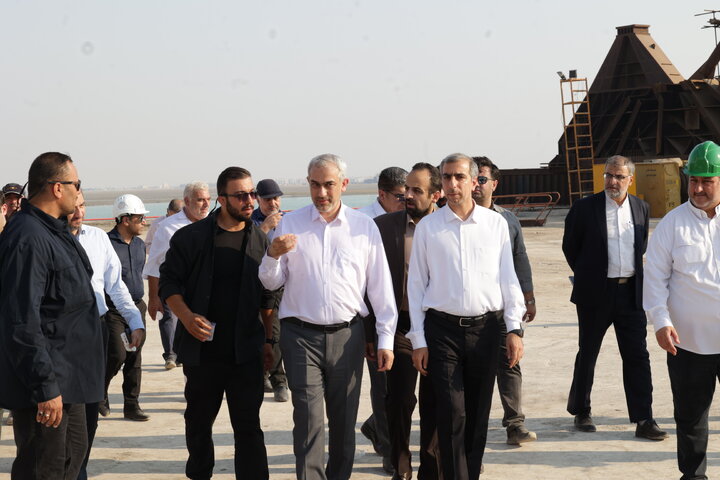 عملیات بارگیری سکوی مسکونی میدان نفتی رشادت آغاز شد