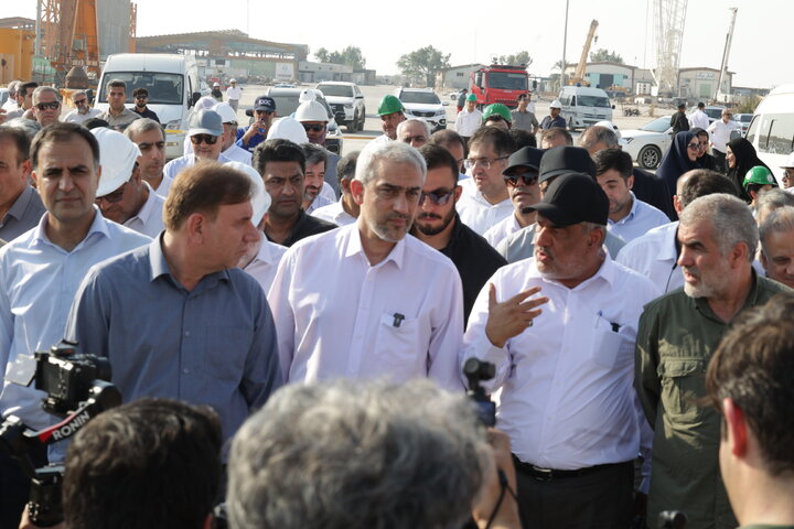 عملیات بارگیری سکوی مسکونی میدان نفتی رشادت آغاز شد