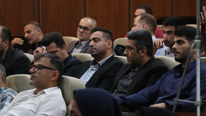 نشست صمیمی مدیر کل اموراقتصادی و دارایی گلستان با کارکنان به مناسبت هفته دولت و روز کارمند