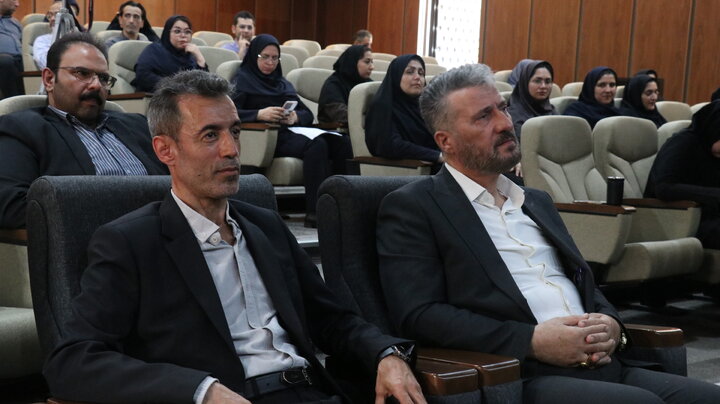نشست صمیمی مدیر کل اموراقتصادی و دارایی گلستان با کارکنان به مناسبت هفته دولت و روز کارمند