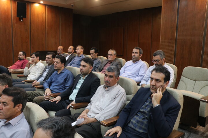 نشست صمیمی مدیر کل اموراقتصادی و دارایی گلستان با کارکنان به مناسبت هفته دولت و روز کارمند