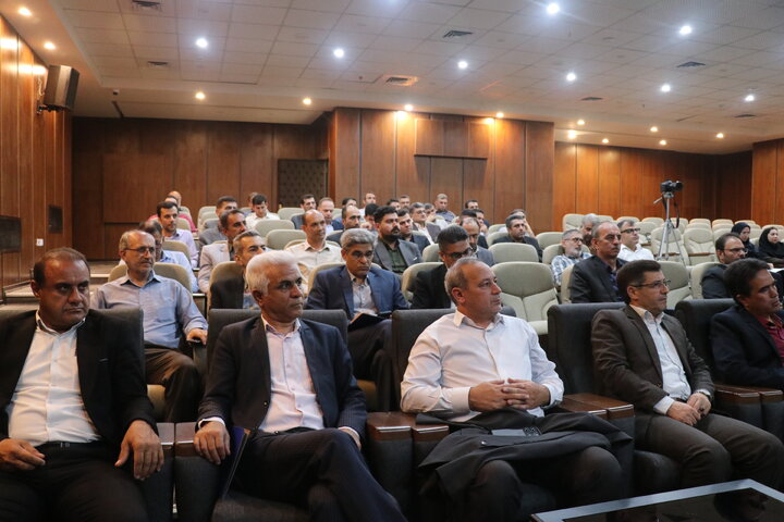نشست صمیمی مدیر کل اموراقتصادی و دارایی گلستان با کارکنان به مناسبت هفته دولت و روز کارمند