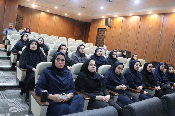 نشست صمیمی مدیر کل اموراقتصادی و دارایی گلستان با کارکنان به مناسبت هفته دولت و روز کارمند
