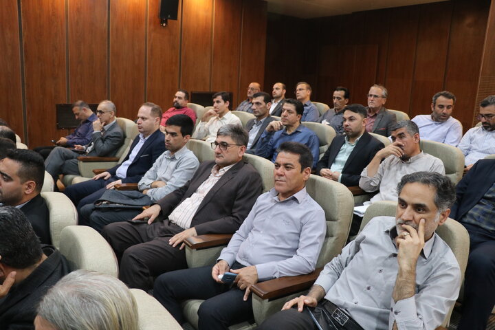 نشست صمیمی مدیر کل اموراقتصادی و دارایی گلستان با کارکنان به مناسبت هفته دولت و روز کارمند