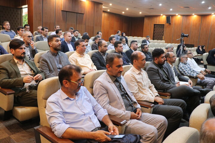 نشست صمیمی مدیر کل اموراقتصادی و دارایی گلستان با کارکنان به مناسبت هفته دولت و روز کارمند