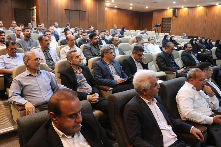 نشست صمیمی مدیر کل اموراقتصادی و دارایی گلستان با کارکنان به مناسبت هفته دولت و روز کارمند
