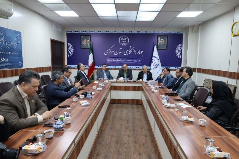 دیدار مدیران دستگاه های تابعه وزارت امور اقتصادی و دارایی در استان مرکزی با خبرنگاران استان به مناسبت هفته دولت