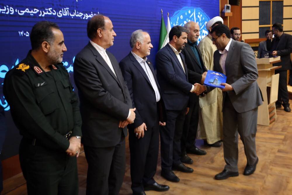 تقدیر استاندار همدان از مدیرکل امور اقتصادی و دارایی استان